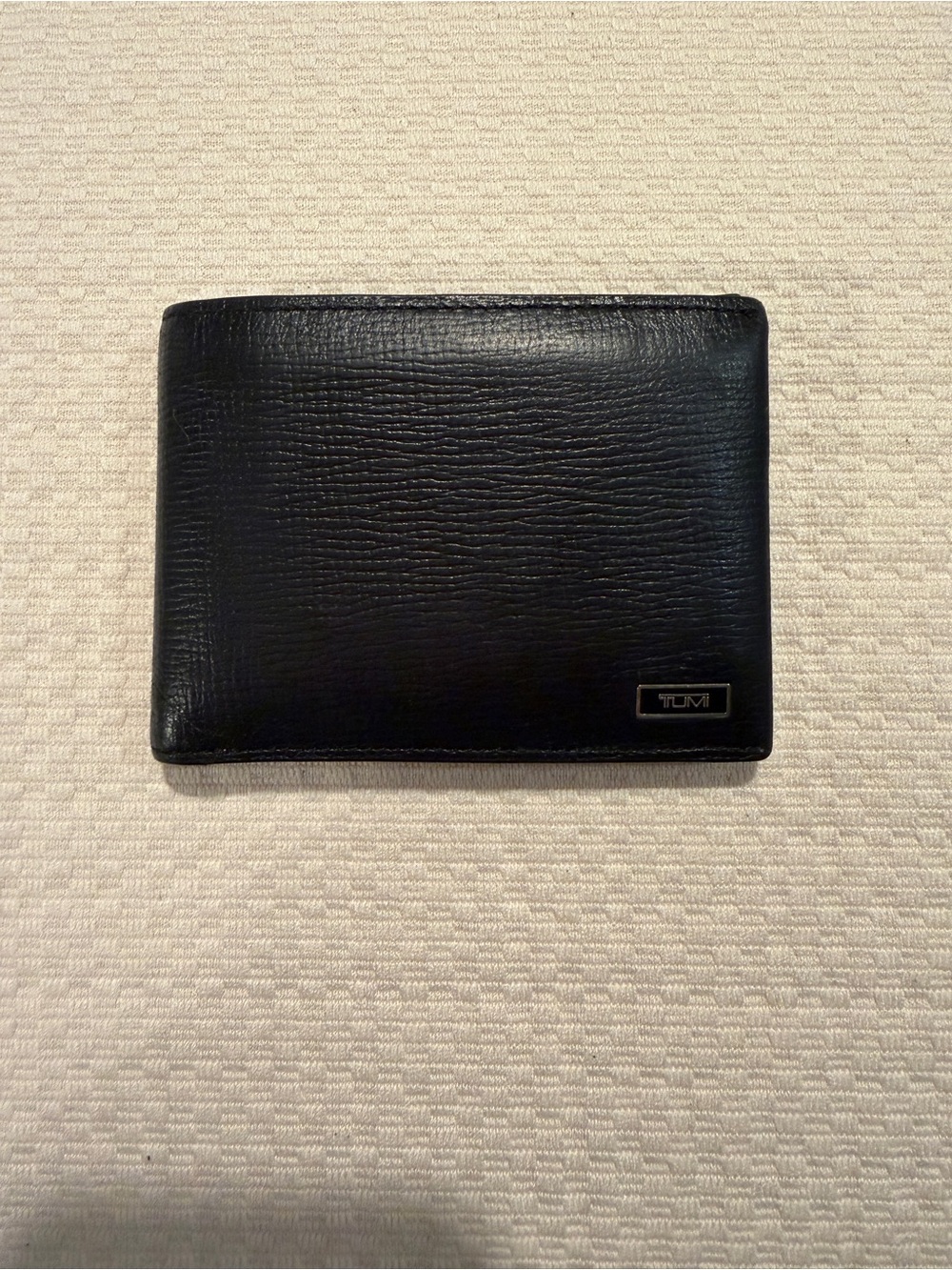 Tumi Black Leather Men's Wallet with Logo Plaque